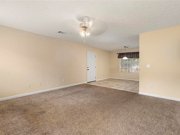 3rd image of 809 Greenwood Dr