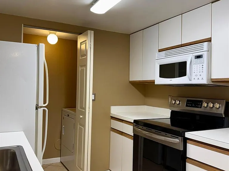 9799 Westview Dr #1015 — Photo 1