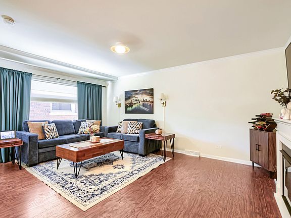3rd image of 1410 W Sherwin Ave #B