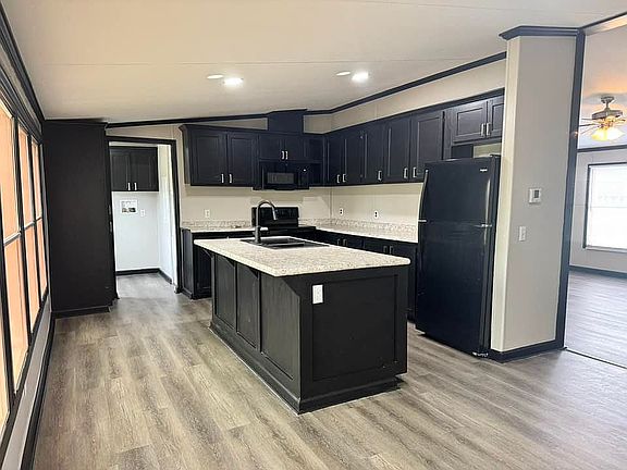 large kitchen/dining area