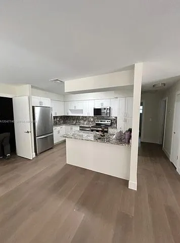114 S Lakeside Dr — Photo 8