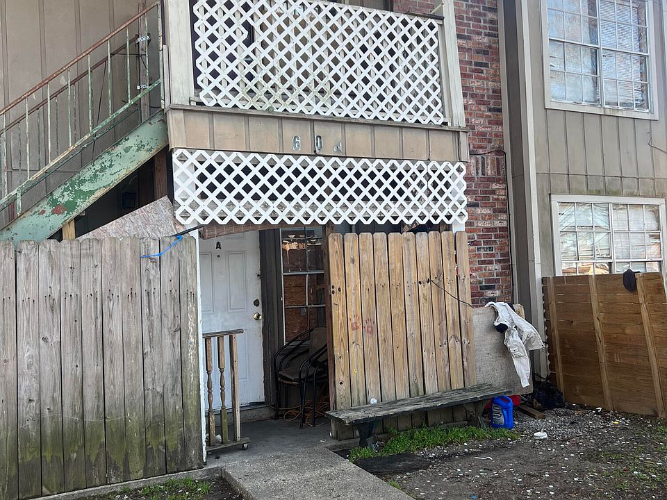 2nd image of 601 Colorado Rd