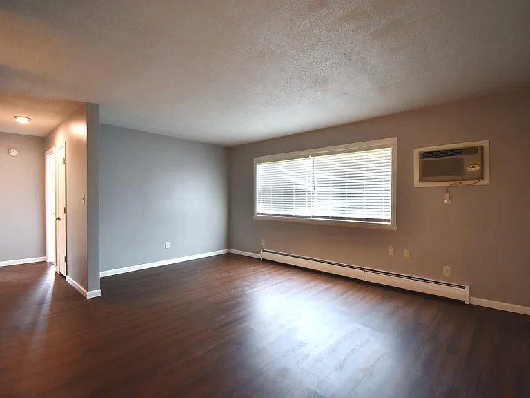 102 5th St E #11 — Photo 8
