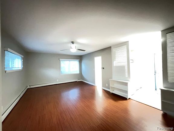 2nd image of 307 Ladd Rd APT 1