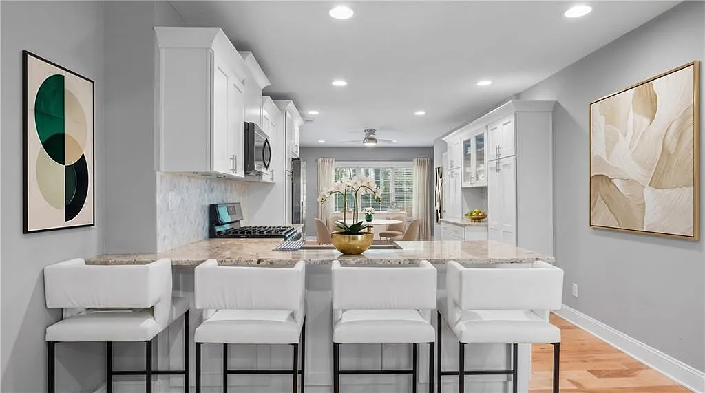 4 bed, 2.0 bath, 1624 sqft, $3,000 — Photo 3