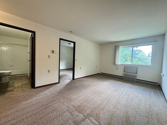5th image of 121 Colonial Dr #110