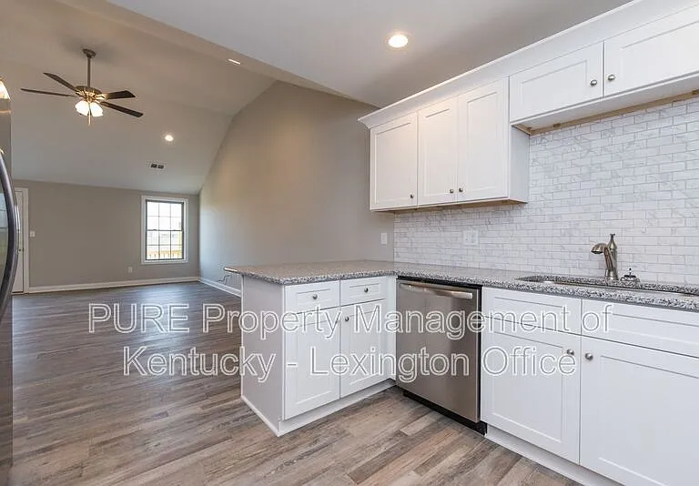 723 Leeward Ct — Photo 12