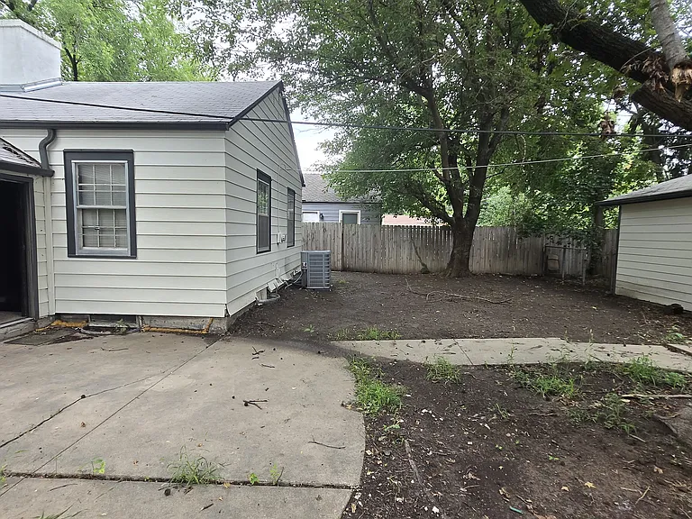 603 S Pershing Ave — Photo 20