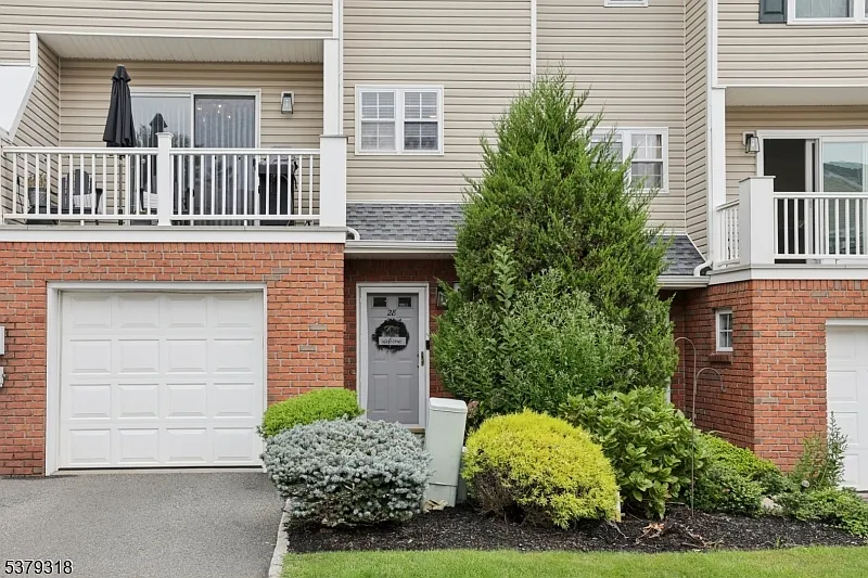 3 bed, 2.5 bath, 1366 sqft, $3,500 — Photo 1