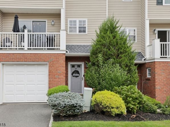28 Castle Dr