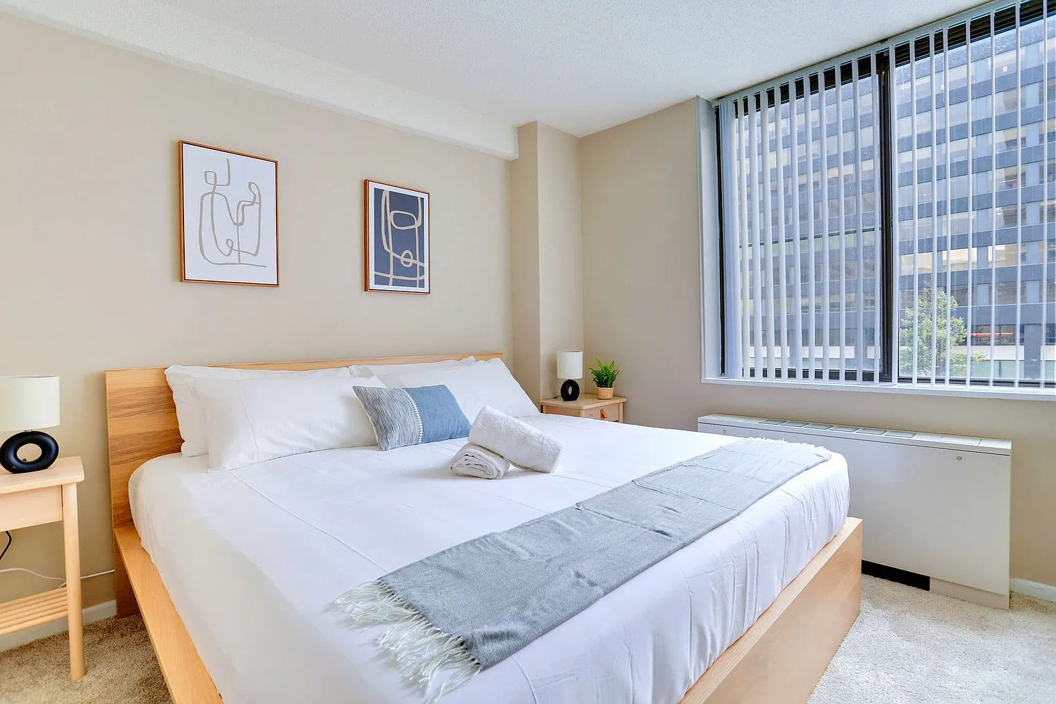 2 bed, 1.0 bath, 1227 sqft, $4,724 — Photo 4