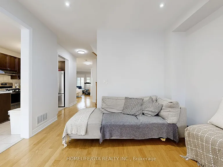 32 Scott Brown St — Photo 7