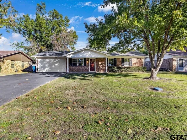 704 Circle Dr, Lindale, TX 75771