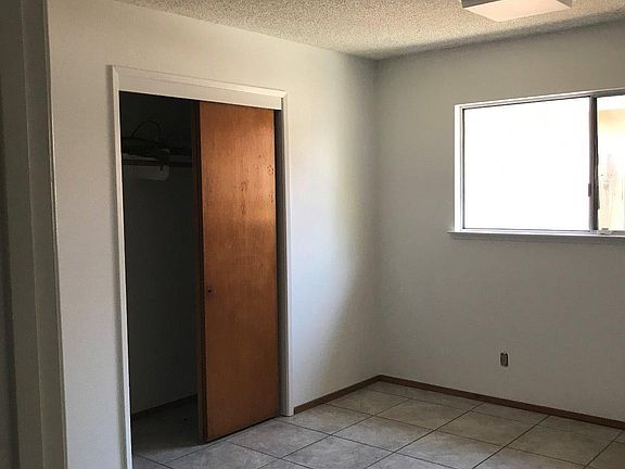 3rd image of 812 Whitney Dr