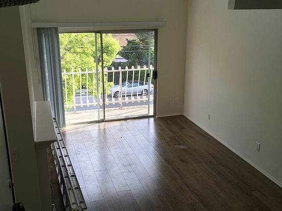 5th image of 10853 Camarillo Street # Fl 2nd
