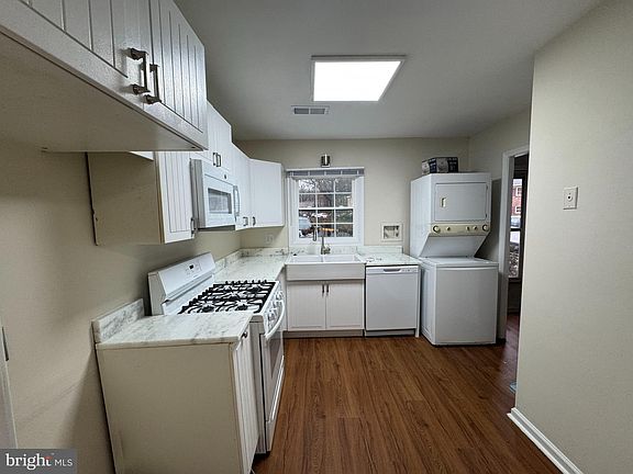 2nd image of 423 Greenbrier Ct #423