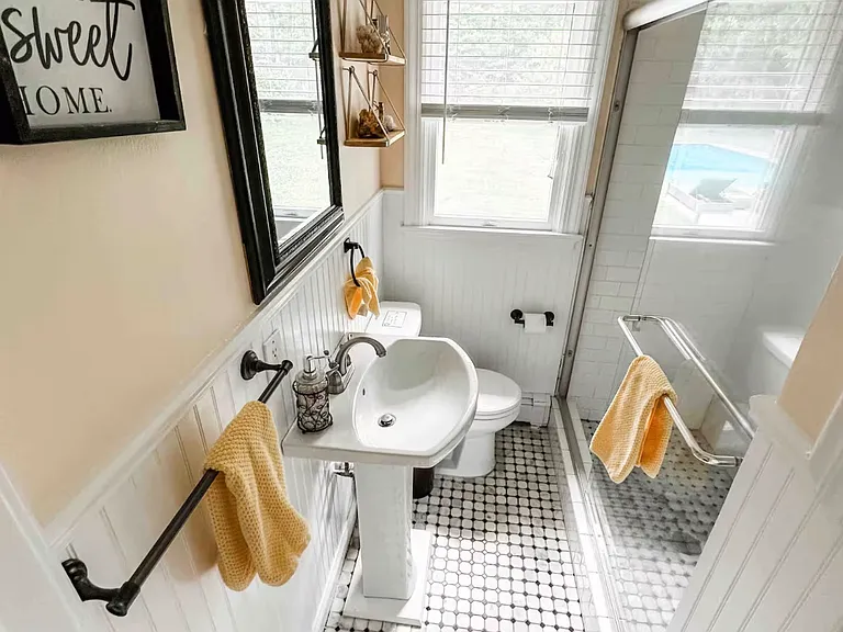 64 Clinton St — Photo 13
