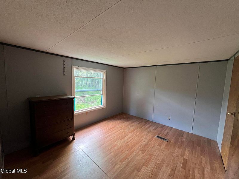 3rd image of 10 Perry Lane