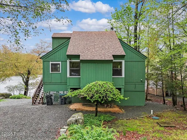 343 W Shore Dr, Hawley, PA 18428