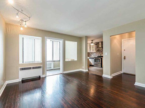 2nd image of 2210 Victory Pkwy #B1