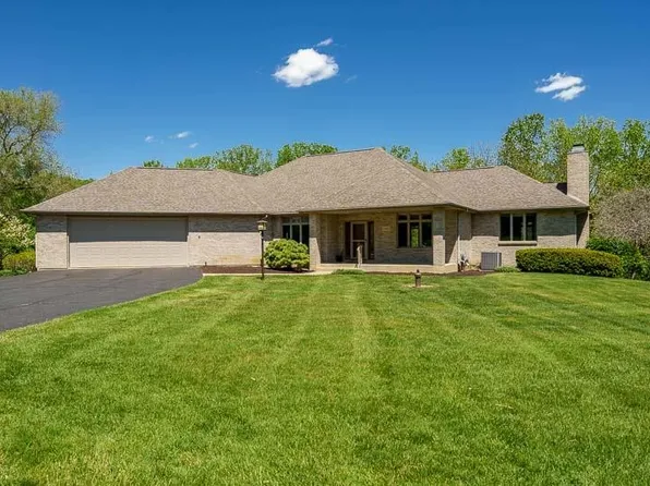 1463 Sunmeadow Ln, Rockford, IL 61107