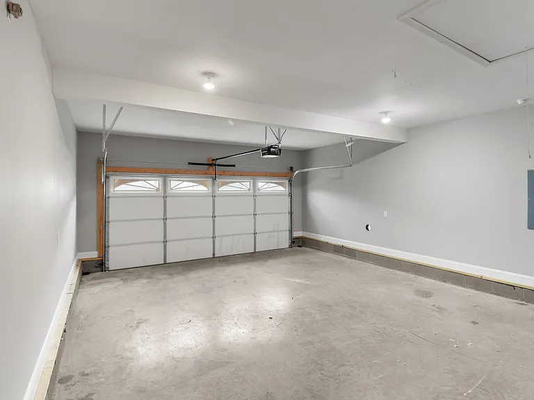 306 Lugano Ln — Photo 25