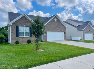 2105 Meadows Edge Ln, Louisville, KY 40245