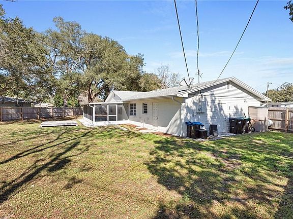 4th image of 3300 Monteen Dr