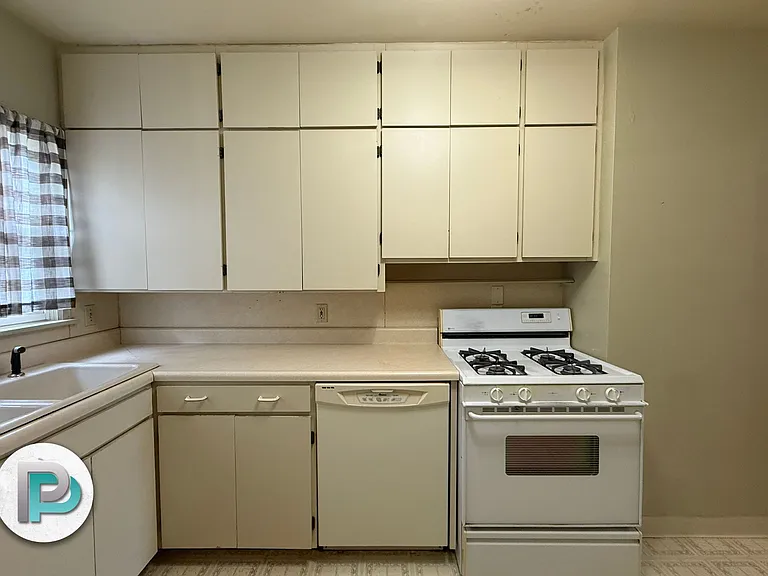 221 2nd St NE #2 — Photo 4