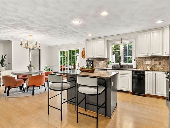 4th image of 210 Jones Hill Rd