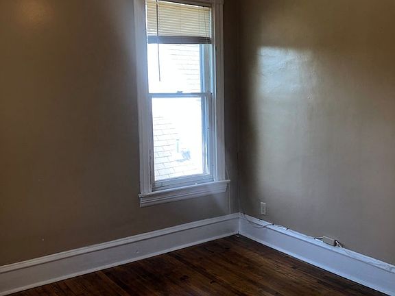 4th image of 2929 Fillmore St NE #2