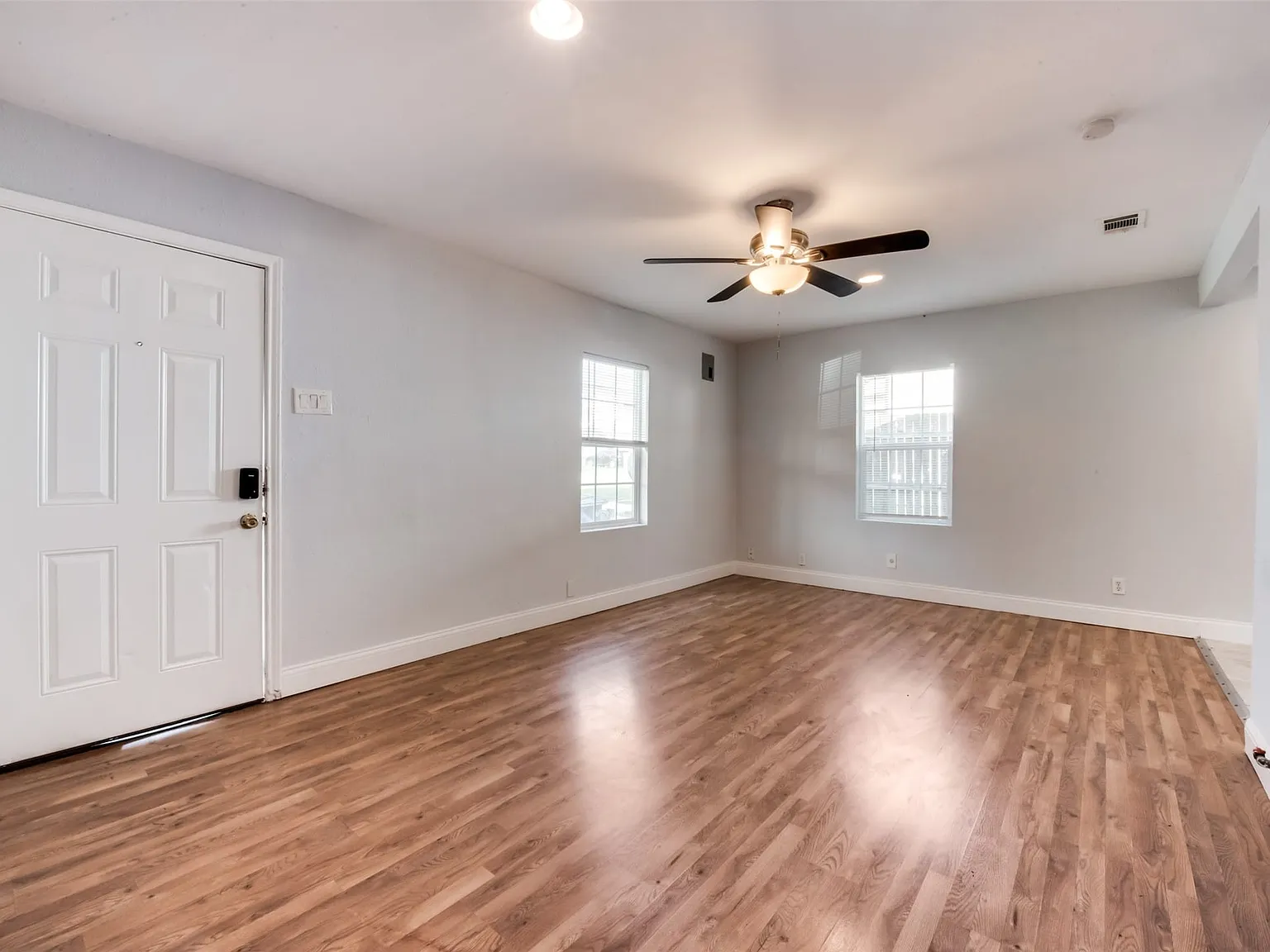 4 bed, 3.0 bath, 1836 sqft, $2,100 — Photo 3