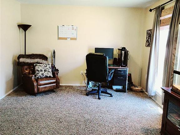 5th image of 220 Jones St