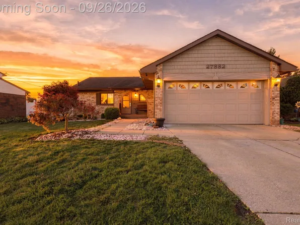 27882 White Oak Dr, Brownstown, MI 48183
