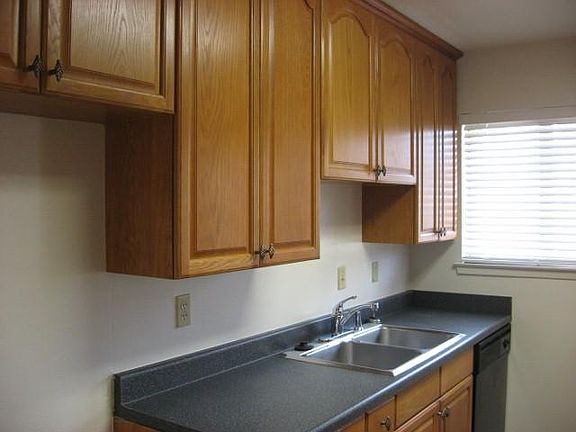 3rd image of 1710 Westcrest Dr