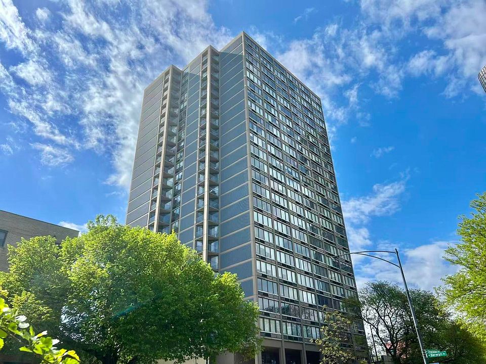 1st image of 5320 N Sheridan Rd APT 2203