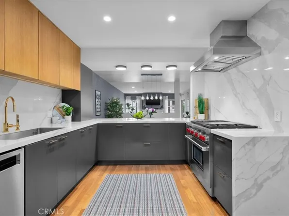 709 3rd St, Hermosa Beach, CA 90254