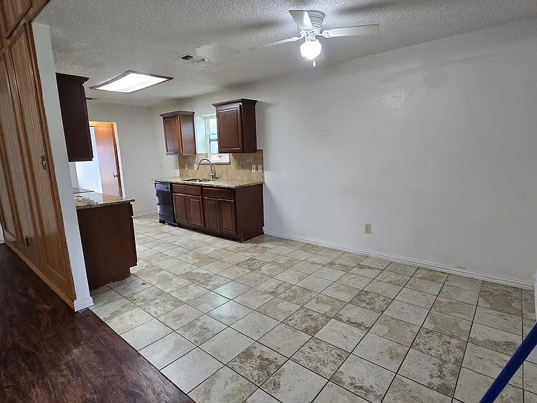 301 Colony Dr — Photo 13