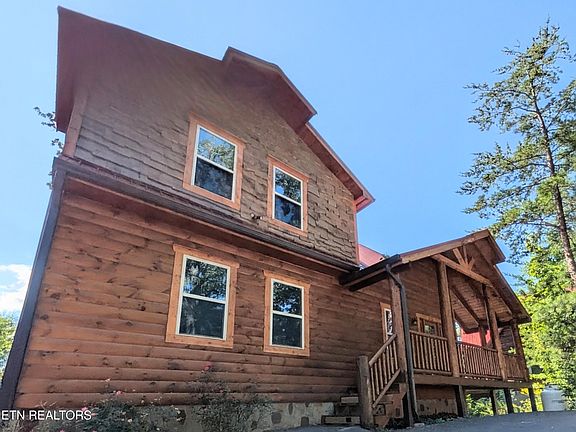 2nd image of 2152 E View Dr