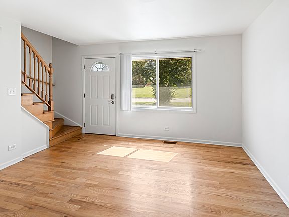 5th image of 110 Surrey Dr #110