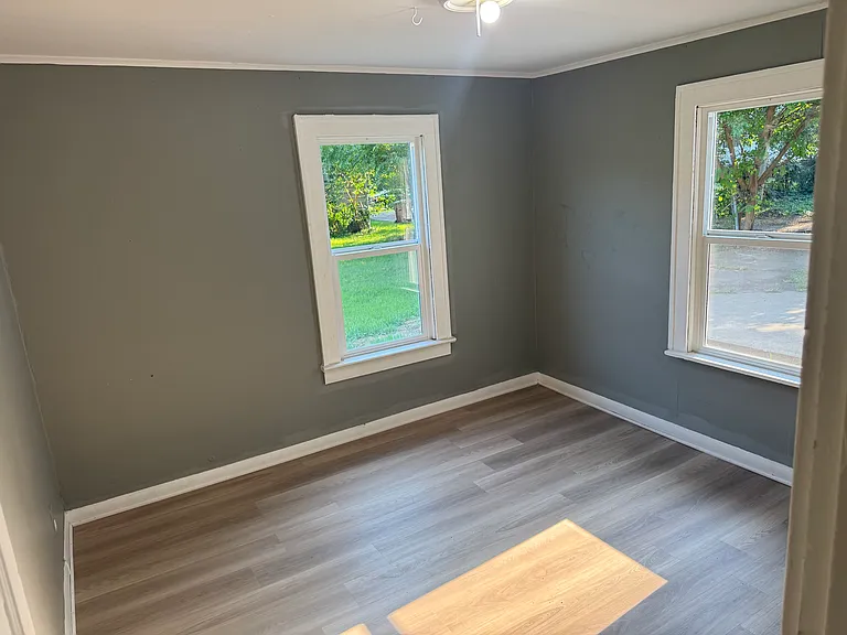 2305 N Ellis St — Photo 9