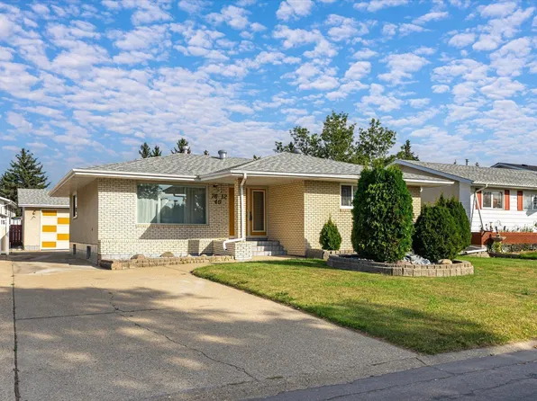 7612 40th Ave NW, Edmonton, AB T6K 0X5
