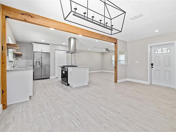 4th image of 408 W VIRGINIA AVENUE