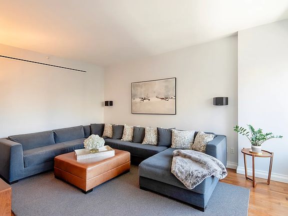 5th image of 2150 Broadway APT 9B