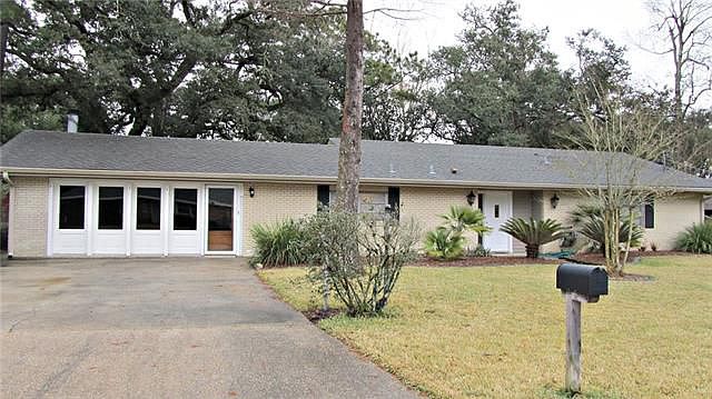 1st image of 105 Lake Park Dr