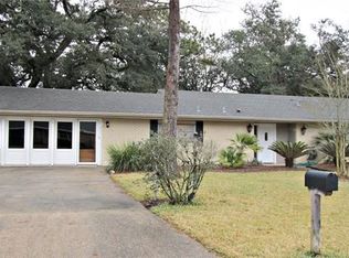 105 Lake Park Dr, Belle Chasse, LA 70037