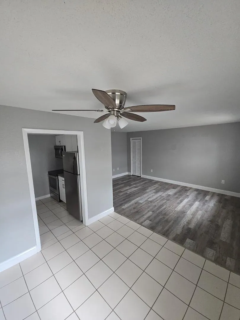 600 N Grove St - 4 — Photo 3