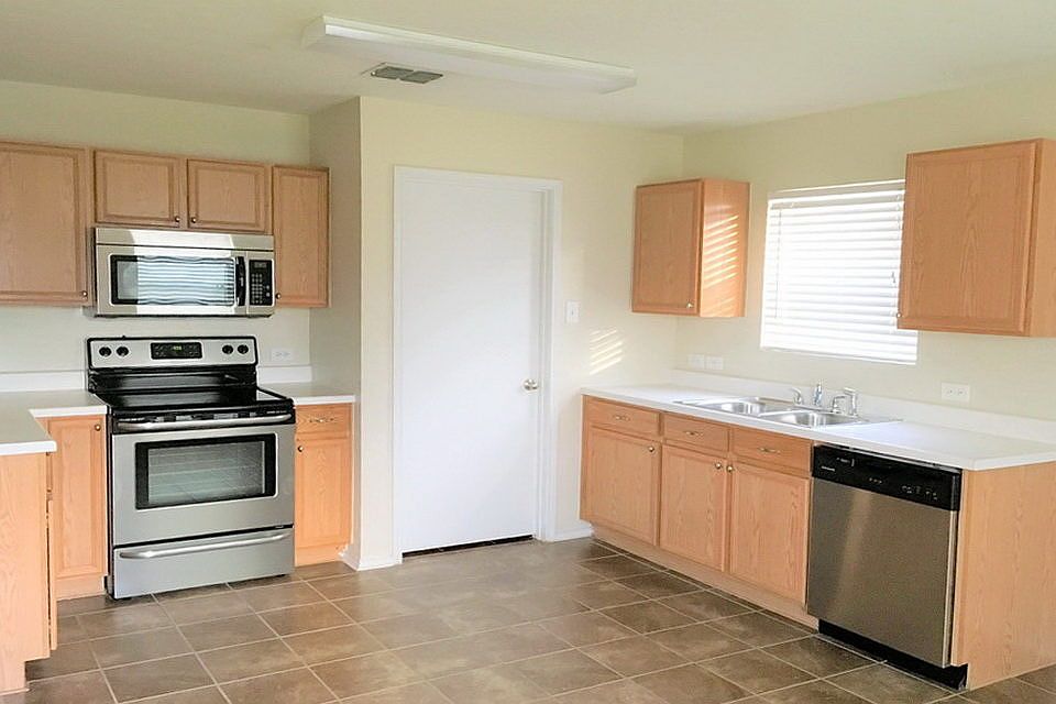 2nd image of 4549 Waterford Dr