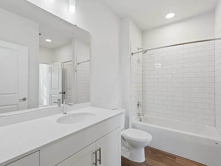 Elwood Apartment Homes — Photo 86