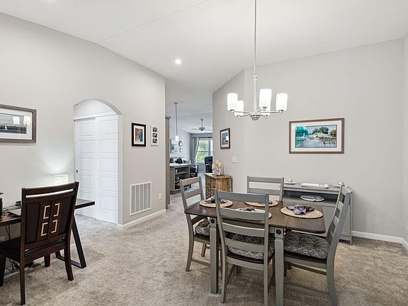 5th image of 764 Yorkshire Dr